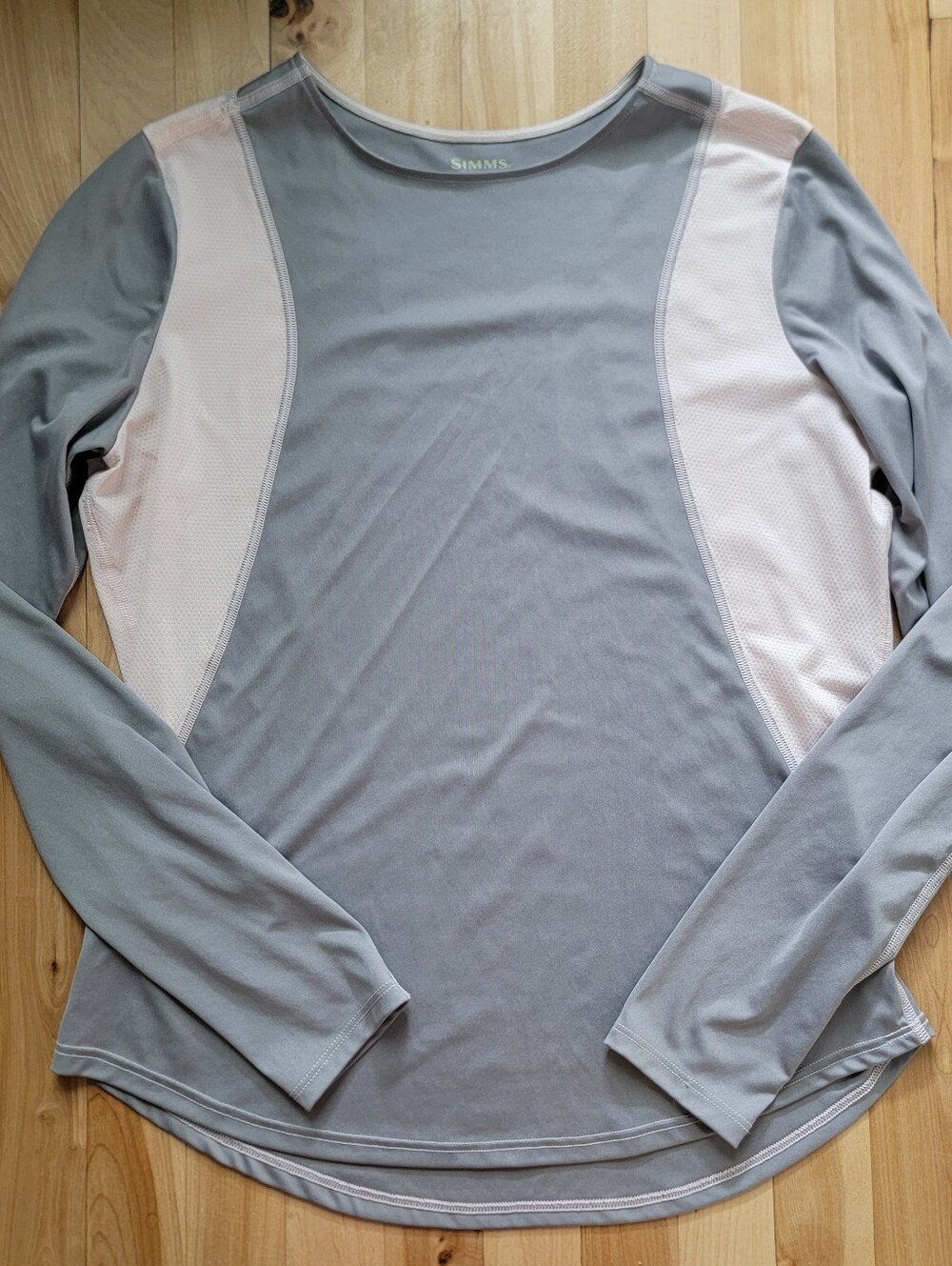 Simms Light Gray Performance Long-Sleeve Top with White Trim Women's Large